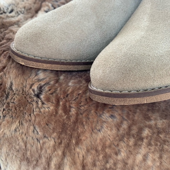 BP Flat Taupe Buckle Boot - Picture 4 of 10